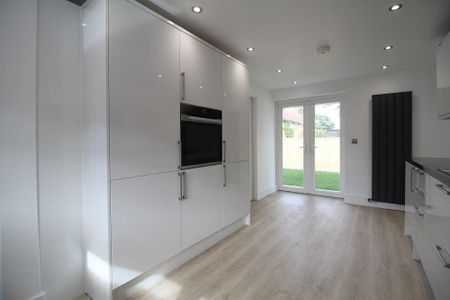 3 bedroom semi-detached house to rent - Photo 4