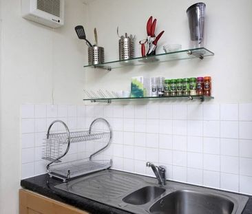 2 Bed Flat, Orwell Terrace, EH11 - Photo 2