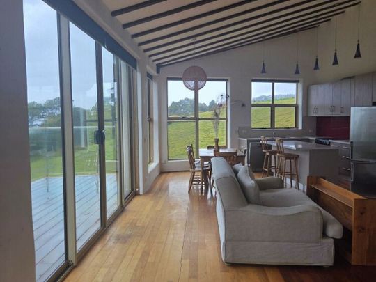 Oceanfront Masterpiece – Luxury Executive Living on 7 Acres - Photo 1