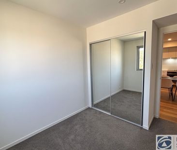 Modern Two-Bedroom Apartment with Resort-Style Amenities in Central... - Photo 5