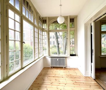 Top-sanierte, charmante Hochparterrewohnung in wunderschöner Altbau... - Photo 1
