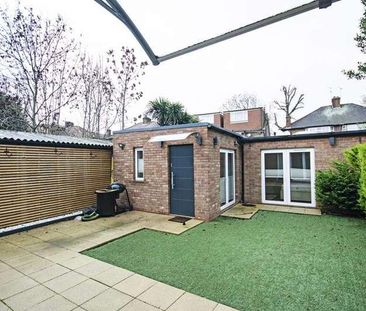 Cleveland Gardens, Brent Cross, NW2 - Photo 2