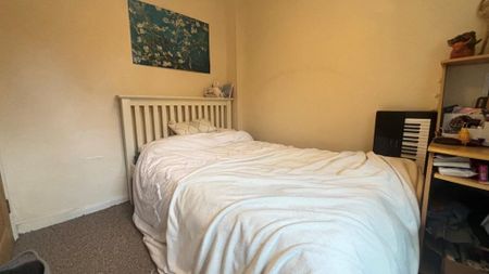 5 bedroom semi-detached house to rent - Photo 3