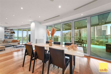 An Impressive apartment of approximately 1,348 sq ft located within just a short distance from Canary Wharf. The property comes with parking, residents gym, pool and concierge. - Photo 4