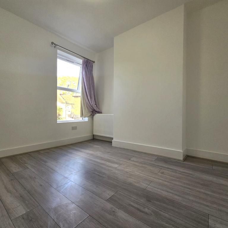 4 bedroom terraced house to rent - Photo 1