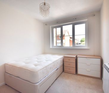 Sullivans Reach, Walton-on-Thames, KT12 - Photo 3