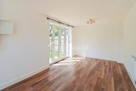 3 bedroom semi-detached house to rent - Photo 2
