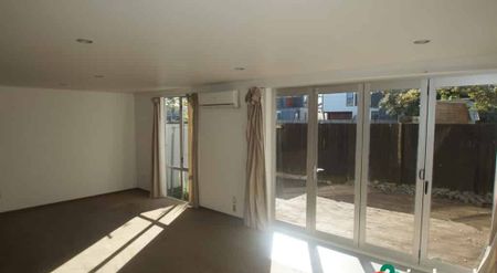 Modern Townhouse in Central Location - Photo 2