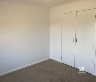 BRIGHT AND SPACIOUS - Photo 5