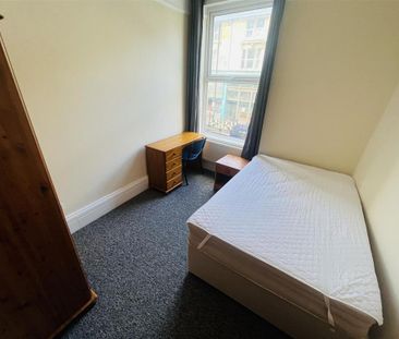 5 bedroom flat to rent - Photo 4