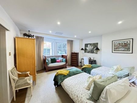 3 bedroom flat to rent - Photo 4
