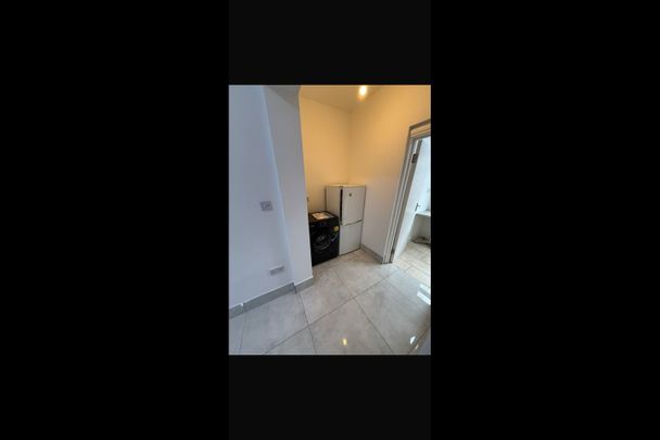 Studio Flat, Frinton Mews, IG2 - Photo 1
