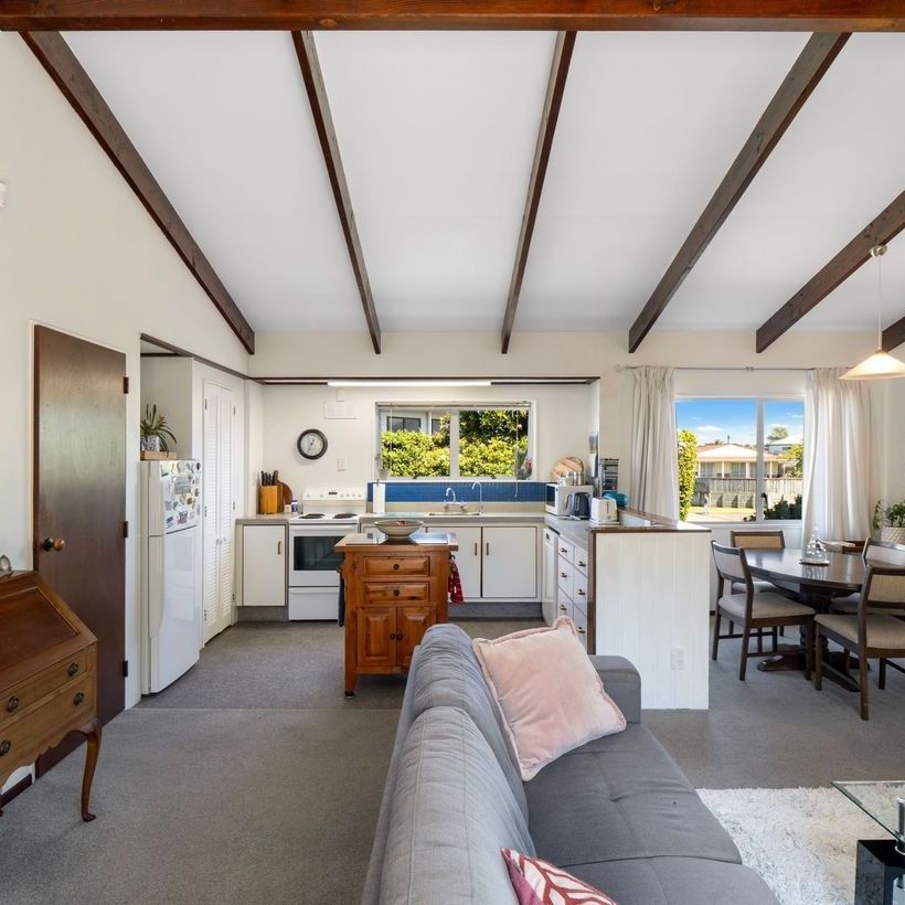 Springvale - 3 Bedrooms - Photo 1