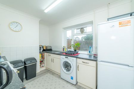 3 bedroom semi-detached house to rent - Photo 5