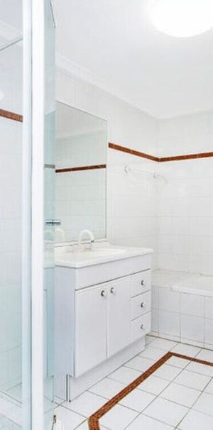 Burwood - Photo 1