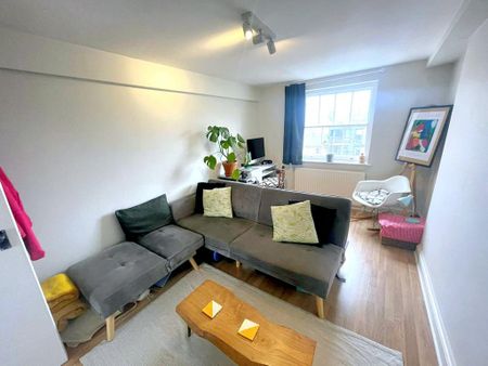1 bedroom flat to rent - Photo 2