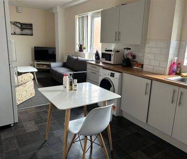 1 bedroom in a house share to rent - Photo 4