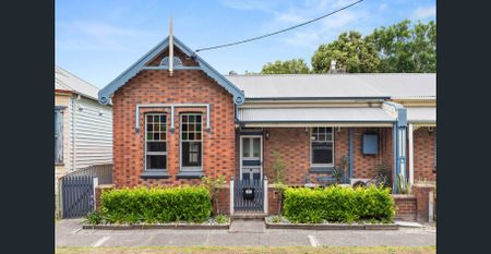 Big on Style, Bigger on Space - Live Large in the Heart of Hamilton - Photo 2