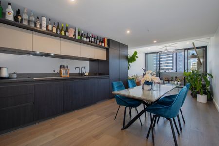 Ultra Modern 2 Bedroom Apartment in Prestigious Skye Residences - Photo 3