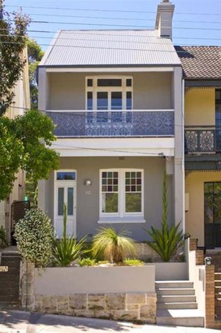 Architecturally Designed Four-Bedroom Terrace - Photo 5