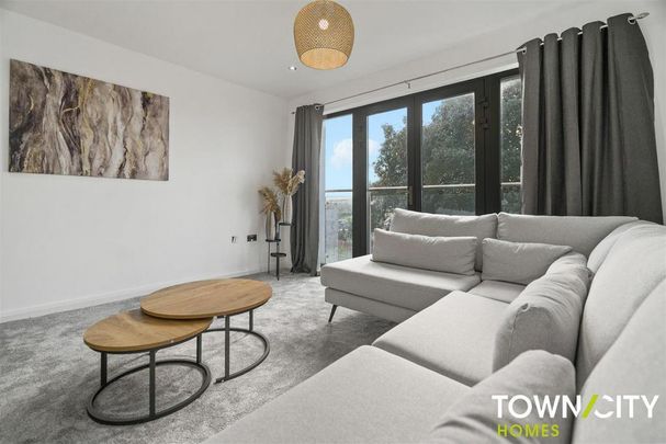 4 bedroom link detached house to rent - Photo 1