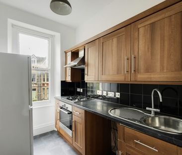 2 Bed Flat - Photo 3
