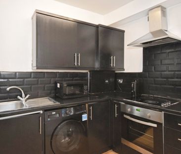 3 bedroom flat to rent - Photo 6