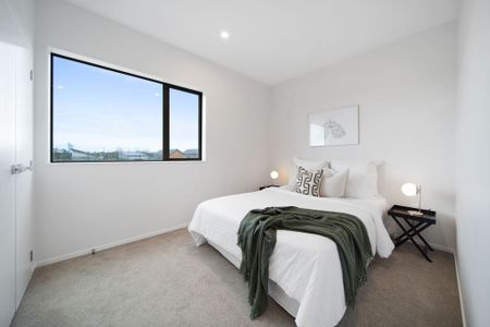 Nice and New in Opaheke - Photo 3