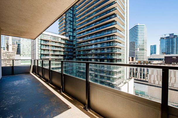 For Lease - 111 Elizabeth Street Unit# 1705, Toronto, Ontario - Photo 1