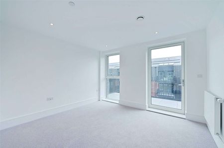 A Stunning Two-Bedroom Harbourside Apartment at McArthur’s Yard - Photo 4