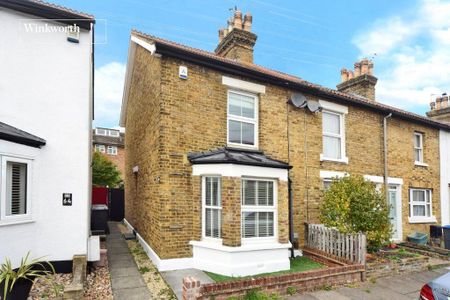 2 bedroom end of terrace house to rent - Photo 2