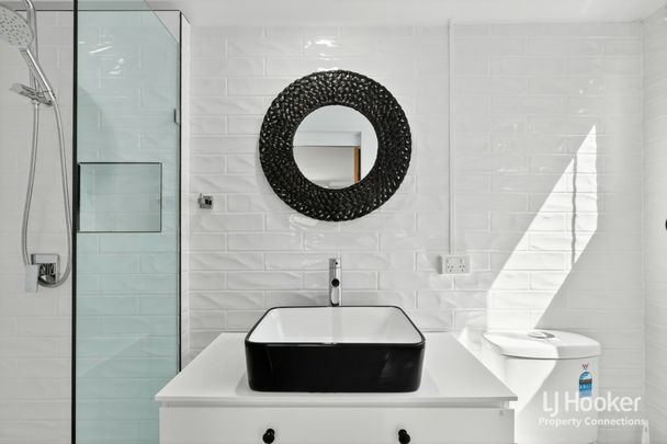 Stylish Studio - FURNISHED OR UNFURNISHED - Power & Water Included - Photo 1