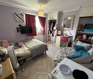 Sutton Crescent - Photo 5