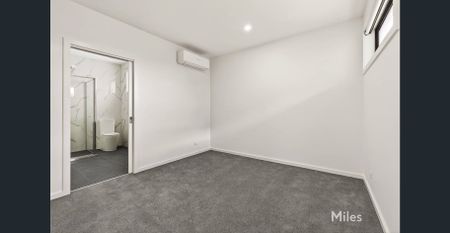 BRAND NEW TOWNHOUSE! - Photo 2