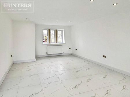 5 bedroom detached house to rent - Photo 2