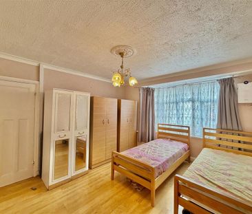 4 bedroom terraced house to rent - Photo 5