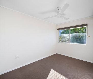 Spacious townhouse in a sought-after location - Photo 3