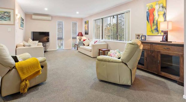 WONDERFUL FAMILY HOME - GREAT NEIGHBOURHOOD - Photo 1