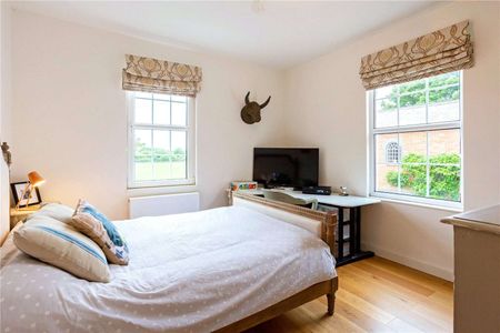 Beautiful three bedroom cottage in the countryside with town conveniences. - Photo 4