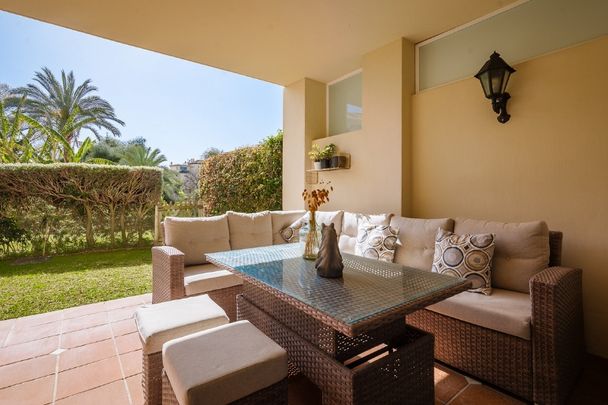 2 Bedroom Apartment For Rent in San Pedro de Alcántara, Málaga - Photo 1