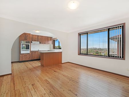 Spacious Two Kitchens & Four-Bedroom Double-Storey House - Photo 3