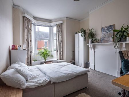 4 bedroom maisonette to rent - Photo 3