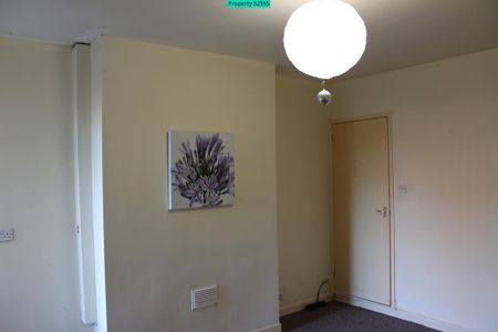 3 bedroom end of terrace house to rent - Photo 3