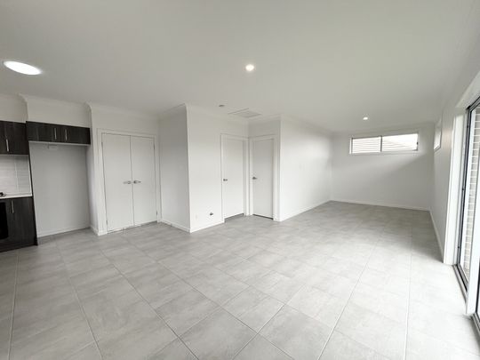 Modern Comfort & Style in a Prime Gledswood Hills Location - Photo 1