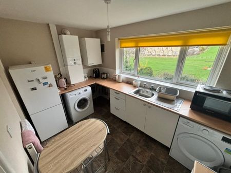 2 bed Flat - To Let - Photo 5