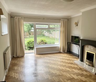 Large Detached Two Bedroom Bungalow To Let in Collier Row - Photo 5