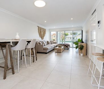 Stunning Resort-Style Apartment - walking distance to beach - Photo 1
