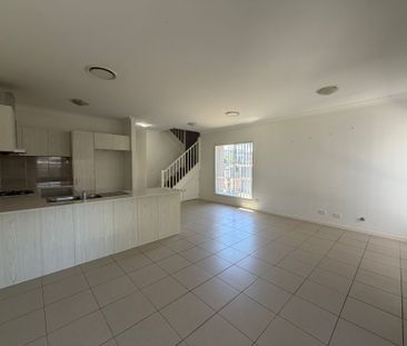 Beautiful and Spacious Property - Photo 3
