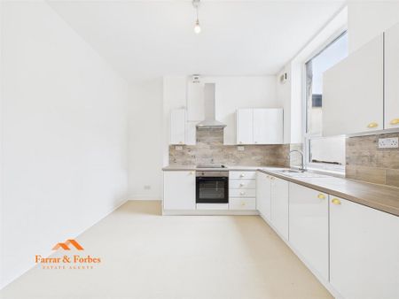 1 bedroom in a house share to rent - Photo 3