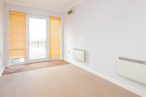 4 bed House - Detached To Let - Photo 1